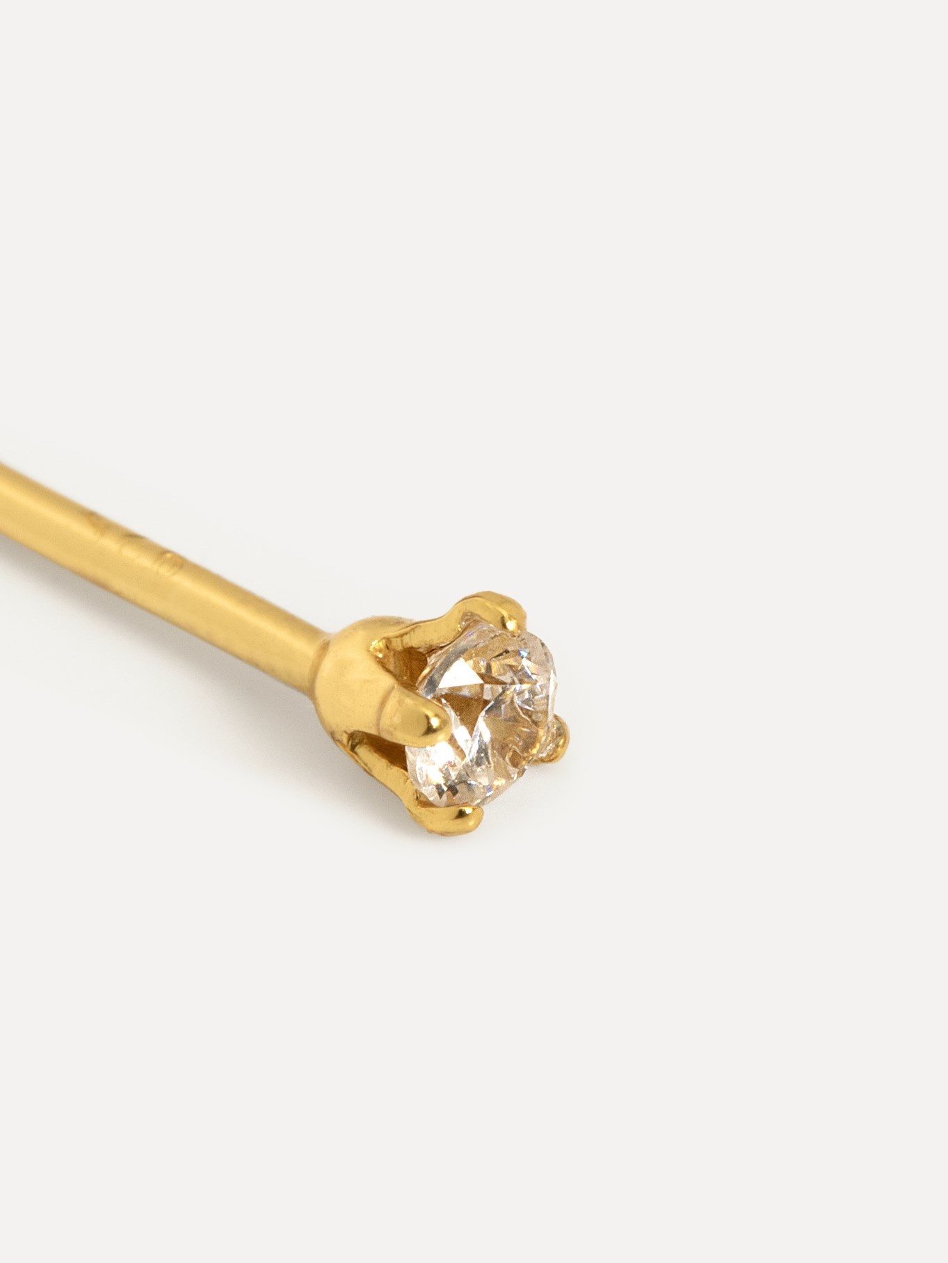 Les Soeurs Oorbel Jolie Strass 1. Deze oorbel met zirkonium steentje is een subtiele aanvulling van jouw fashionlook.