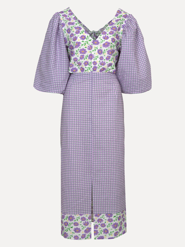 Les Soeurs Dress Henrika 4. This dress exudes summer. With these brightly colored patterns, you will immediately attract ...