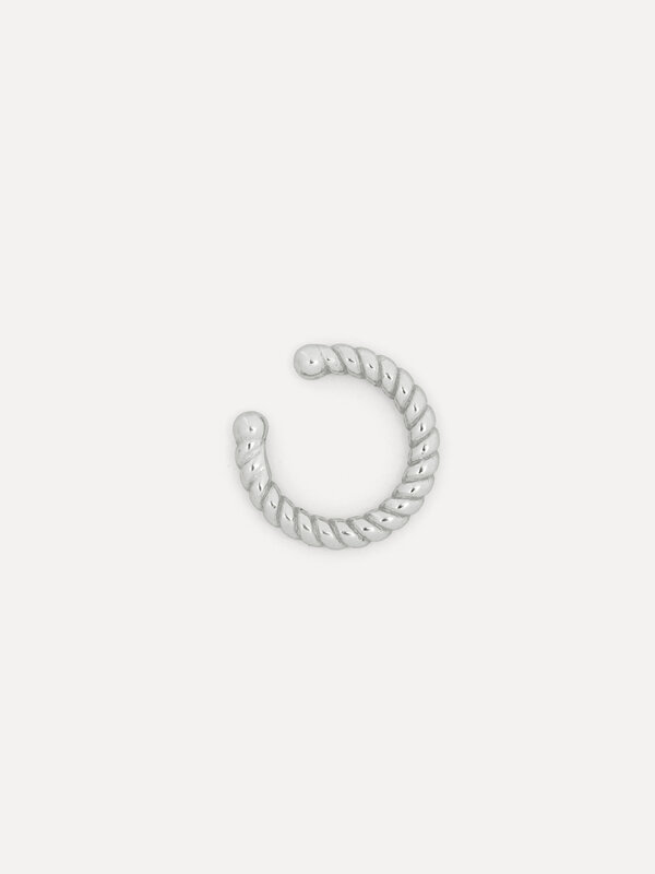 Les Soeurs Ear Cuff June Twisted 2. Complete your look in the most elegant way with our gold ear cuff with an edgy and co...