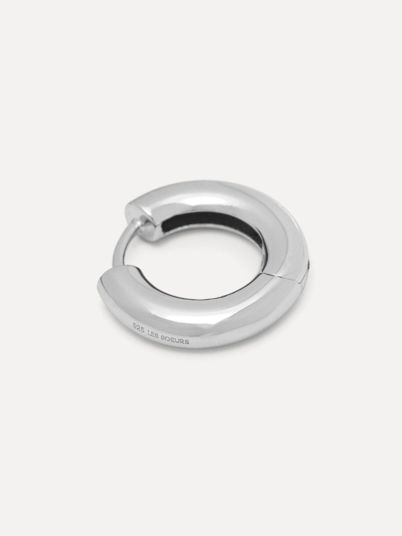 Les Soeurs Oorbel Joanne Mini Chubby 4. Delicaat en ingetogen, deze Joanne Mini Chubby zijn bedoeld om elke dag geliefd e...