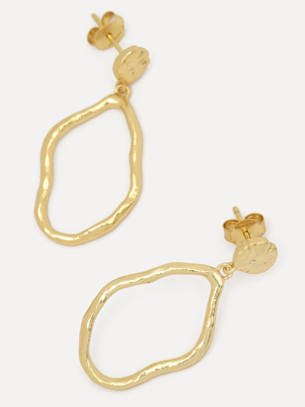 Les Soeurs Earrings Set Corine Small Flowy 4. This pair of earrings is chic, understated and perfect for everyday wear. W...