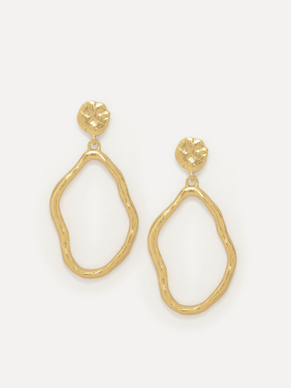 Les Soeurs Earrings Set Corine Small Flowy 1. This pair of earrings is chic, understated and perfect for everyday wear. W...