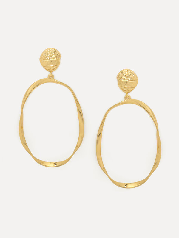 Les Soeurs Earrings Set Corine Flowy 4. With a clean, understated aesthetic, these beautiful hoop earrings can be worn fo...