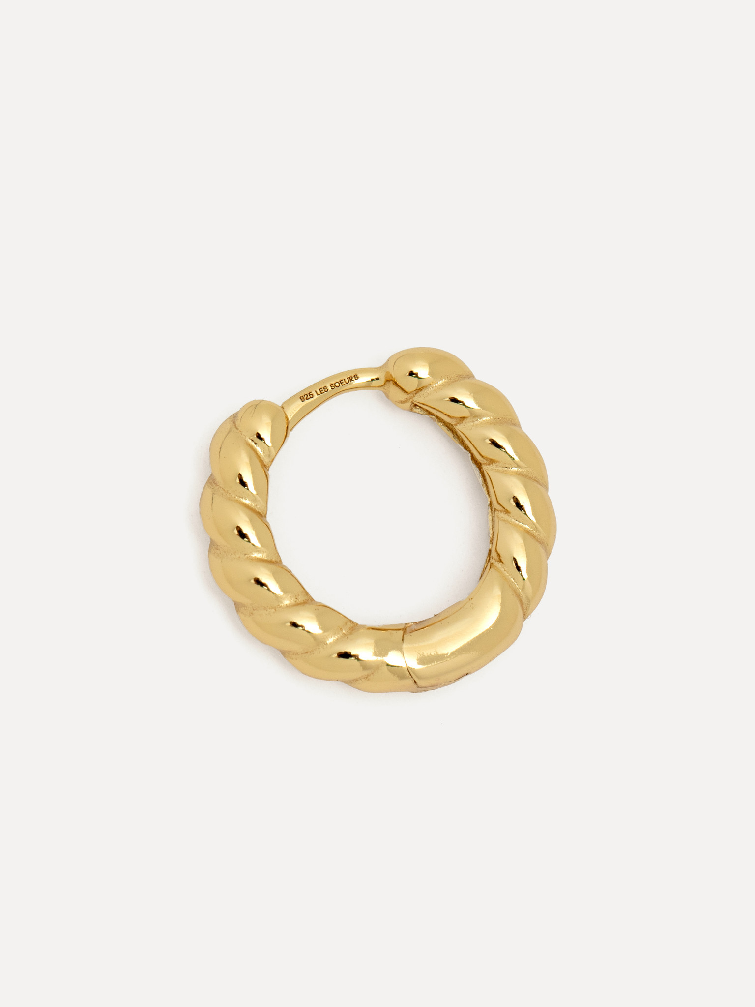 Les Soeurs Boucle d'oreille Twisted 5. Obtenir un look parisien n'a jamais été aussi facile grâce à ces boucles d'oreille...