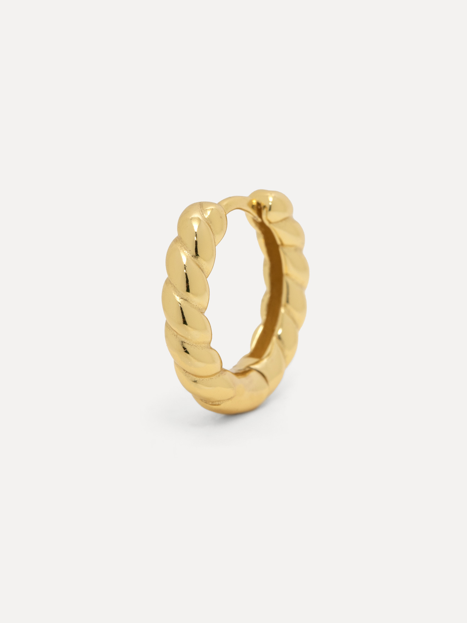 Les Soeurs Boucle d'oreille Twisted 4. Obtenir un look parisien n'a jamais été aussi facile grâce à ces boucles d'oreille...