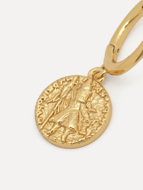 Les Soeurs Oorbel Jeanne Roman Coin 2. Deze prachtige oorbel met gouden munt met een subtiel romeins design maakt je look...