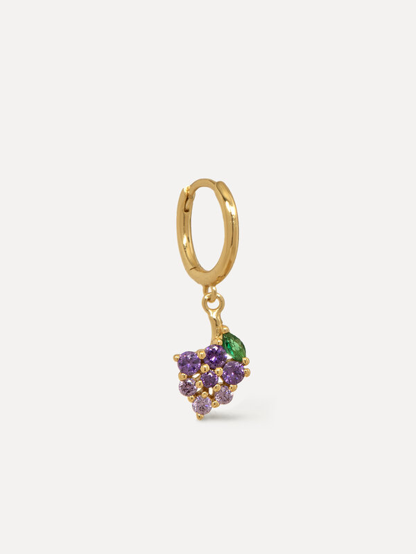 Les Soeurs Earring Jeanne Grapes 1. Add sparkle to any outfit with this fruity grape earring. This earring is the perfect...