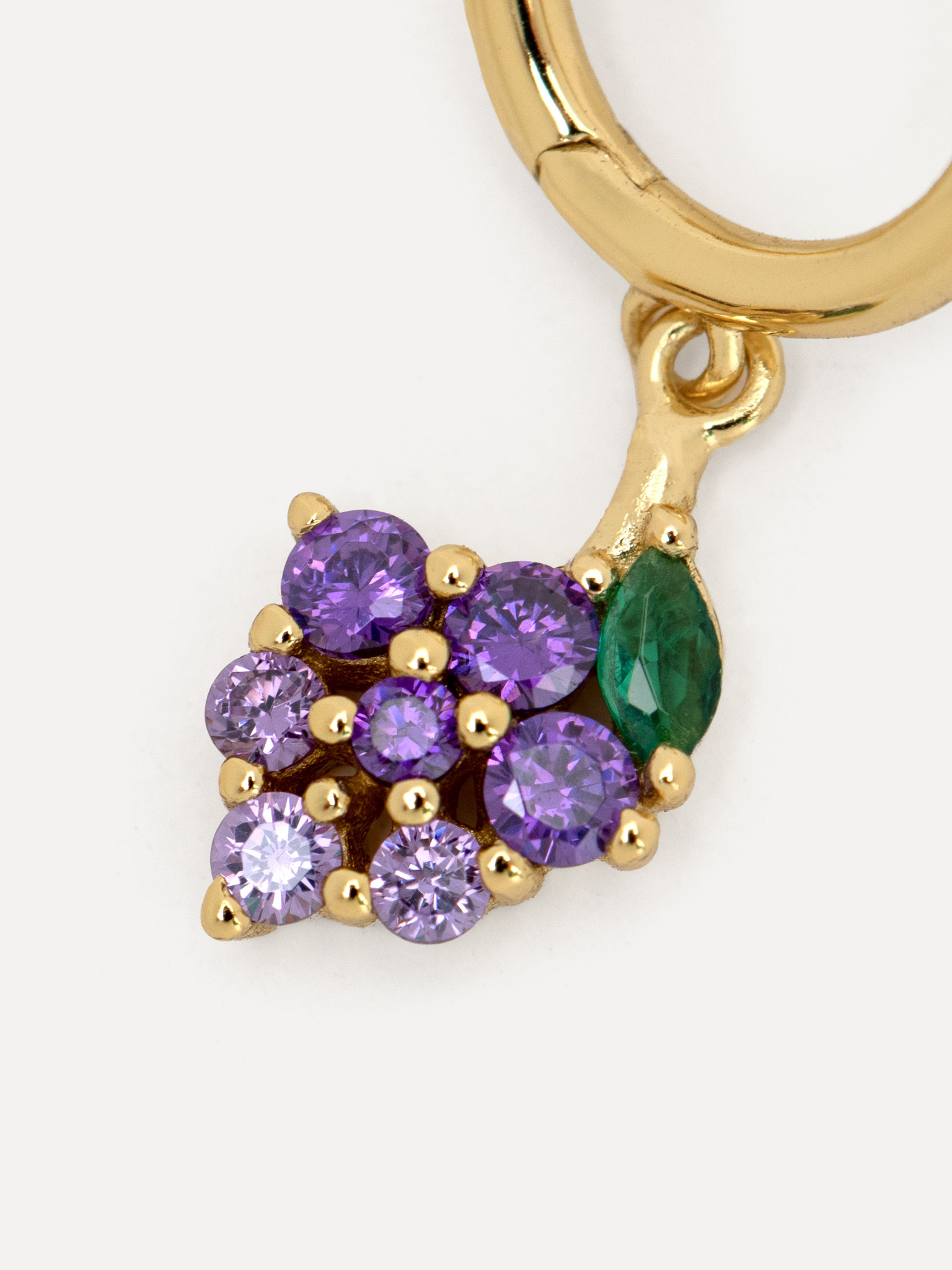 Les Soeurs Boucle d'oreille Jeanne Grapes 2. Ajoutez de l'éclat à n'importe quelle tenue avec cette boucle d'oreille en f...