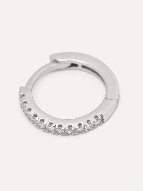 Les Soeurs Boucle d'oreille Jeanne Midi Strass 4. Une mise à jour de notre style classique Jeanne Strass. Ces boucles d'o...