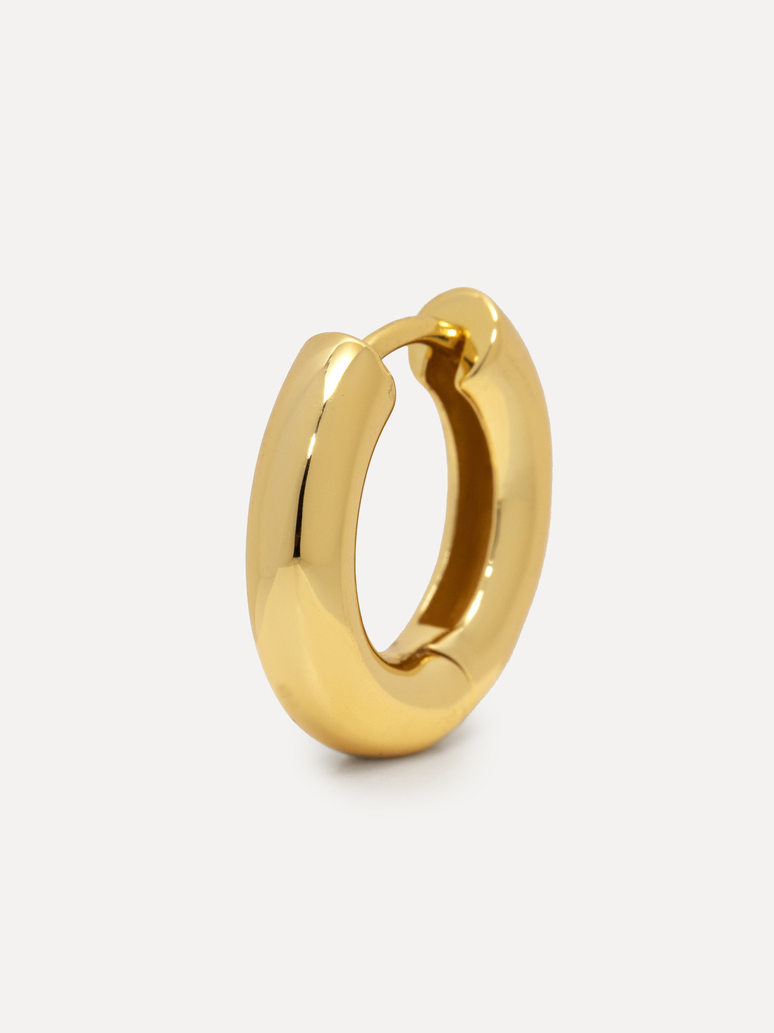 Les Soeurs Oorbel Joanne Chubby 1. Een eenvoudige, chubby,  strakke look. Combineer deze elegante oorbellen met elke outf...