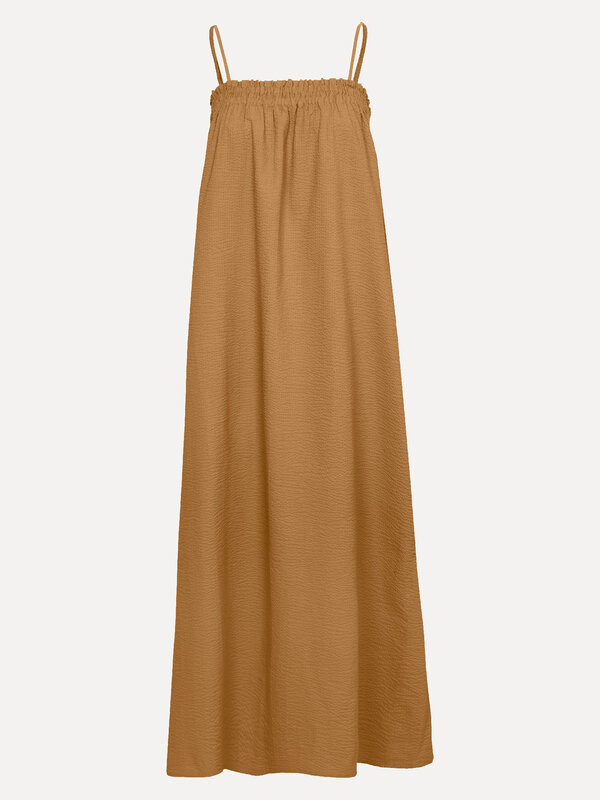 Les Soeurs Maxi-jurk Bobbi 5. Deze zomer voel jij je comfortabel en stijlvol met deze maxi-jurk. Met smockdetail bovenaan...