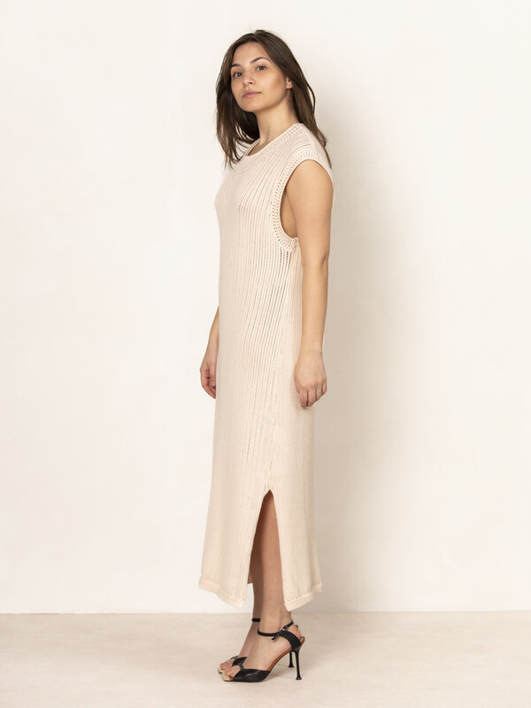 Les Soeurs Robe au crochet Kati 3. La robe crochet Kati combine deux tendances estivales : les robes crochet et maxi. Cet...