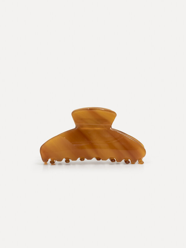 Les Soeurs Hair clip claw 2. Claw hair clips are going to be the go-to updo for every season. This hair claw has a beauti...