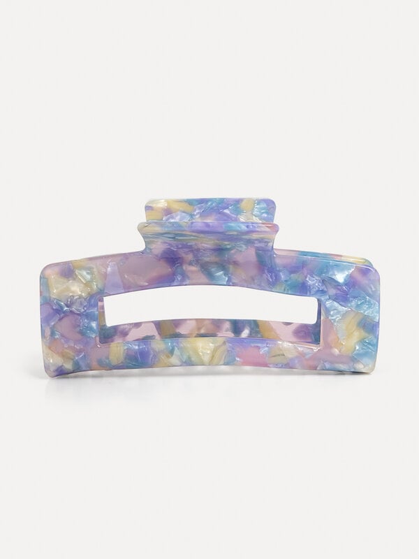 Les Soeurs Resin hair Clip Rectangle 2. Add some nostalgia to your up do with this classic hair clip. It has a rectangula...