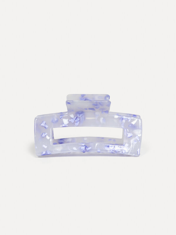 Les Soeurs Resin hair Clip Rectangle 2. Add some nostalgia to your up do with this classic hair clip. It has a rectangula...