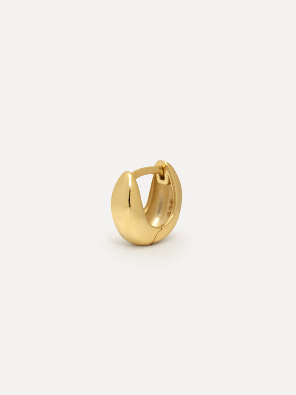 Les Soeurs Earring Joanne Chunky Drop Mini 1. This curvaceous hoop is guaranteed to catch the eye of your summer crush. W...