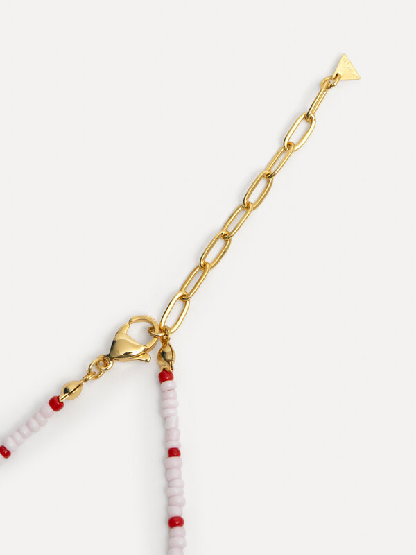 Les Soeurs Collier de perles Fien 3. Ajoutez une touche de charme estival à vos tenues avec notre collier Fien. Avec ses ...