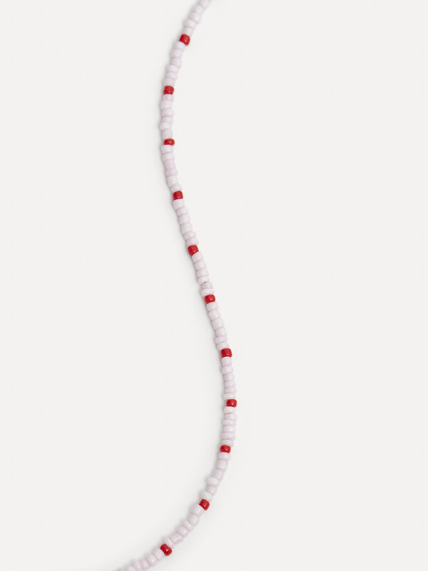 Les Soeurs Bead necklace Fien 2. Add a touch of summer charm to your outfits with our Fien necklace. With its subtle pink...