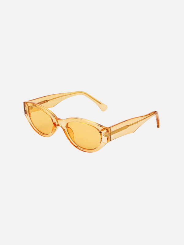 A.Kjaerbede Lunettes de soleil Winnie 3. Winnie est le look le plus tendance de cette saison. Ces lunettes étroites avec ...