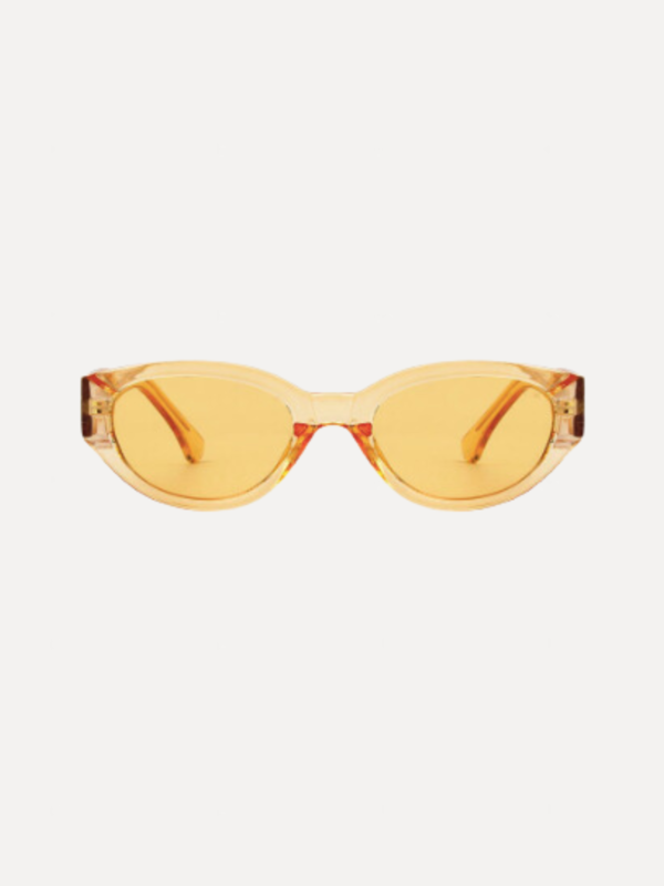 A.Kjaerbede Lunettes de soleil Winnie 1. Winnie est le look le plus tendance de cette saison. Ces lunettes étroites avec ...