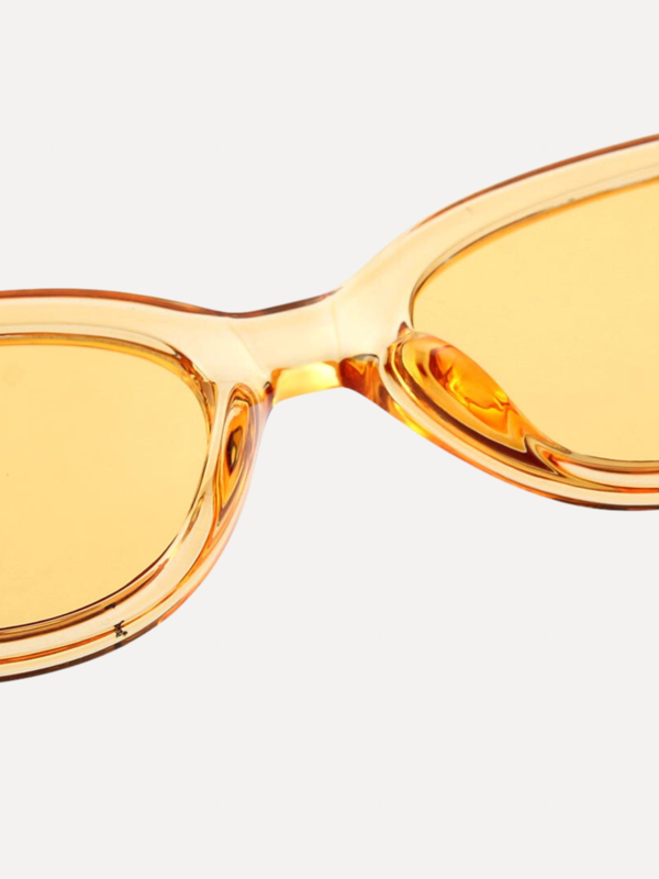 A.Kjaerbede Lunettes de soleil Winnie 5. Winnie est le look le plus tendance de cette saison. Ces lunettes étroites avec ...