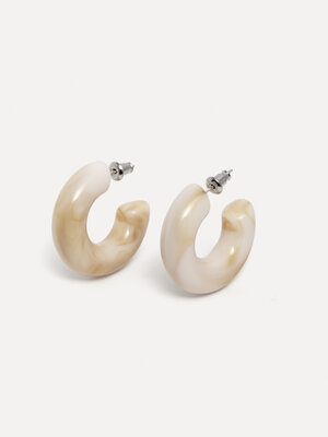 Set de boucles d'oreilles Melany. Un ajout tendance et remarquable à votre collection de bijoux cet été. La forme ronde d...