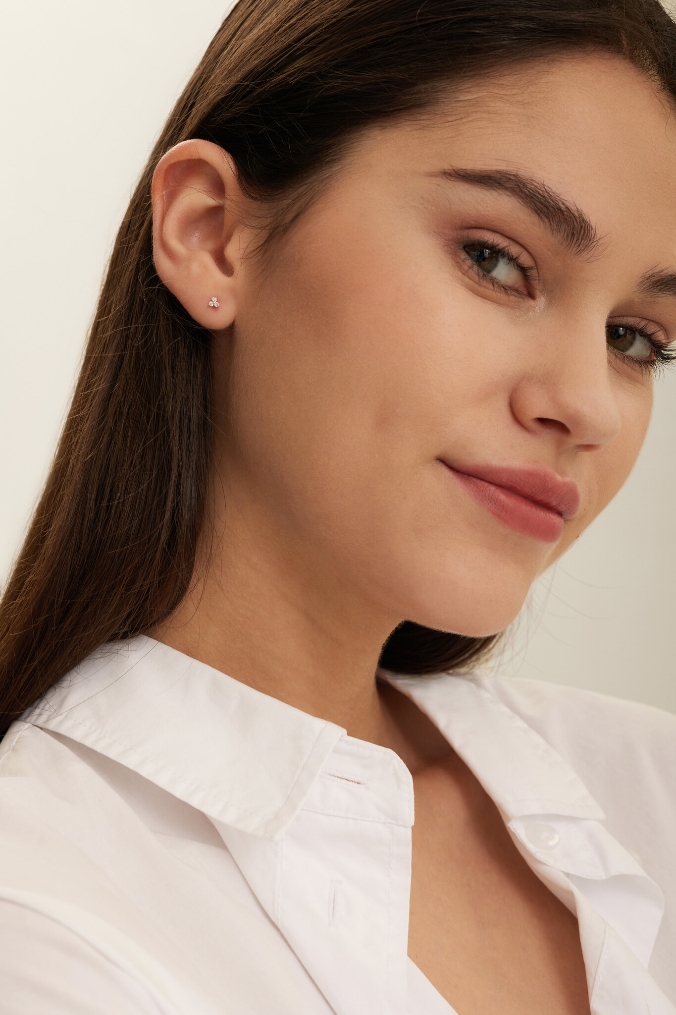 Les Soeurs 14K Boucle d'oreille Joe Triple Diamond 2. Cette adorable boucle d'oreille en or 14 carats est ornée d'un trio...