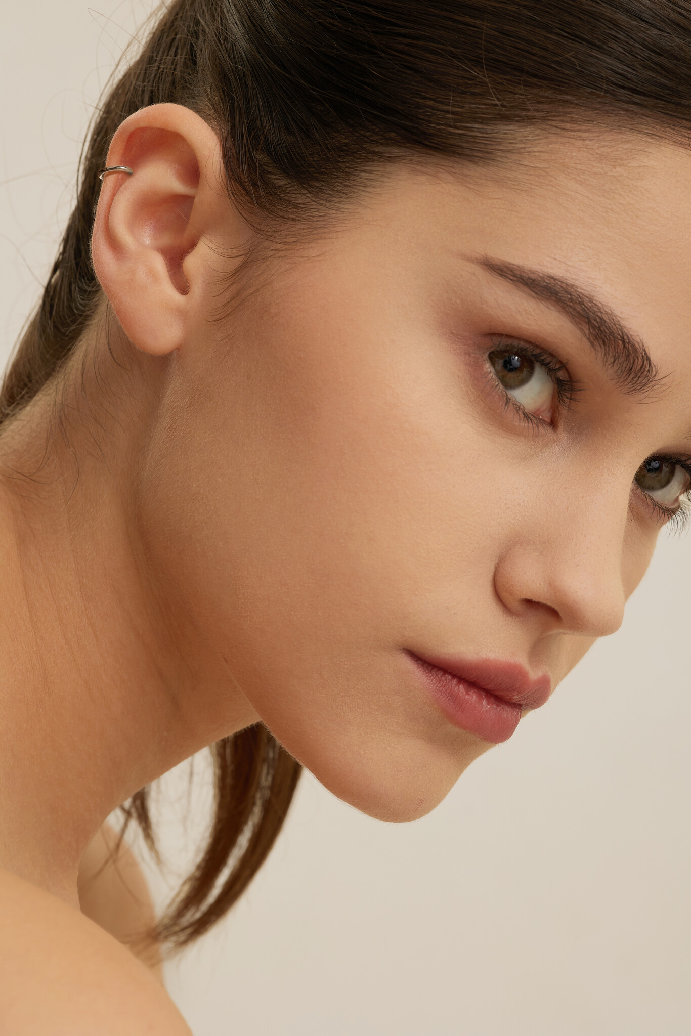 Les Soeurs 14K Earring Jodie 2. This mini earring in 14k gold is the ear stud you need for your jewelry collection. Ideal...