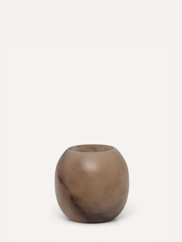 Les Soeurs Round Alabaster tea light holder (small) 3. Create a cozy atmosphere in your interior with this small round al...