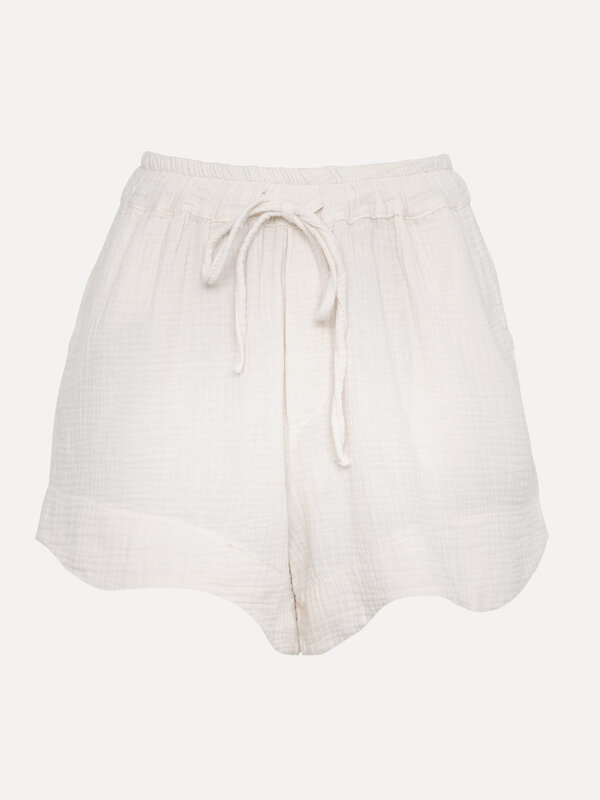 Le Marais Tetra short Melia 1. Nothing is more comfortable than airy cotton! Enjoy this relaxed, tetra cotton short with ...