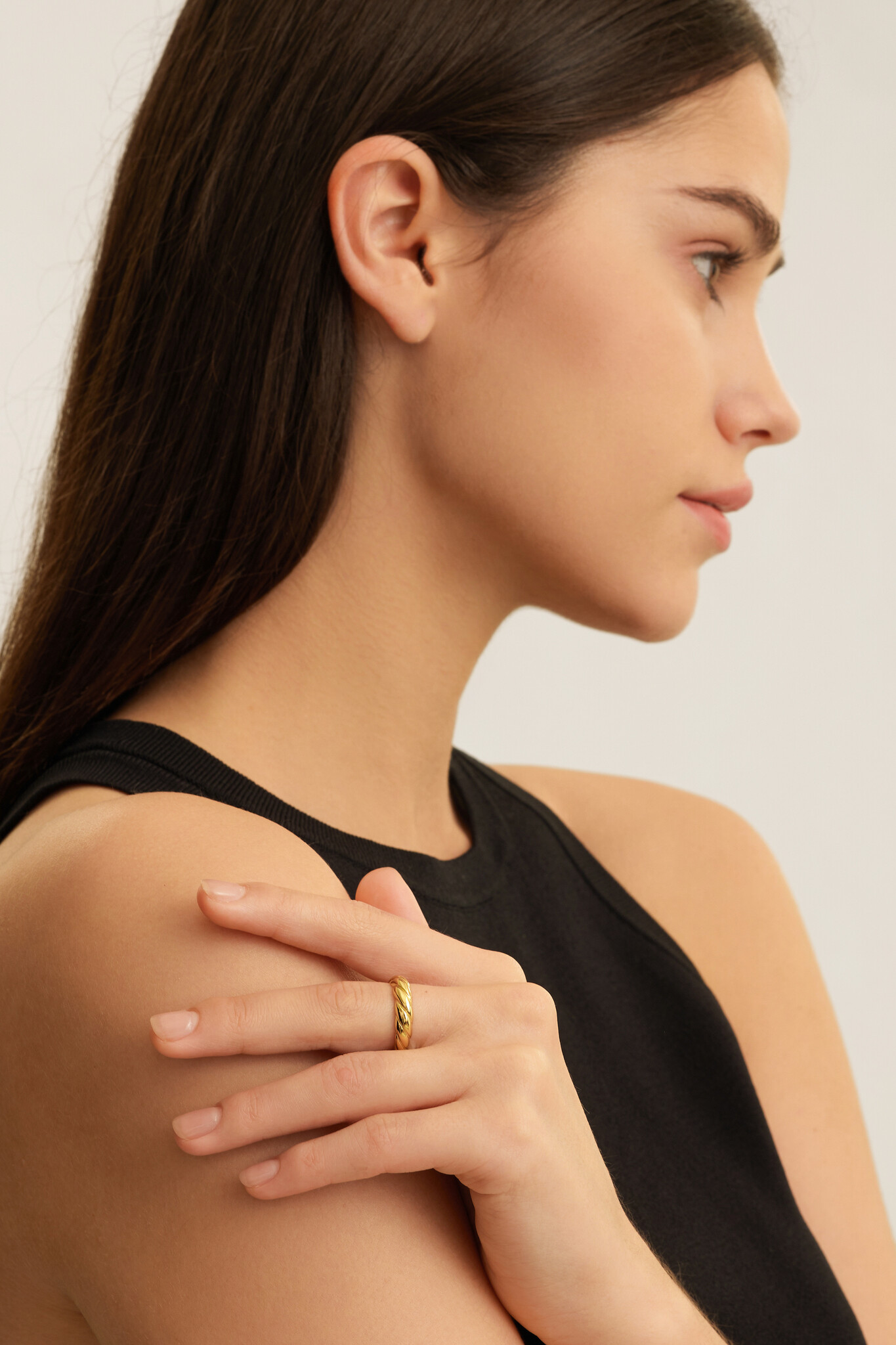 Les Soeurs Ring Gilda Twisted 2. Een tijdloze ring met twist design. Deze delicate ring voegt een subtiel vleugje elegant...