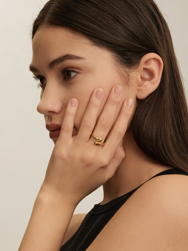Les Soeurs Ring Gilda Waterdrops 2. This waterdrop ring makes a statement, but it's one you'll want to make every day. Th...
