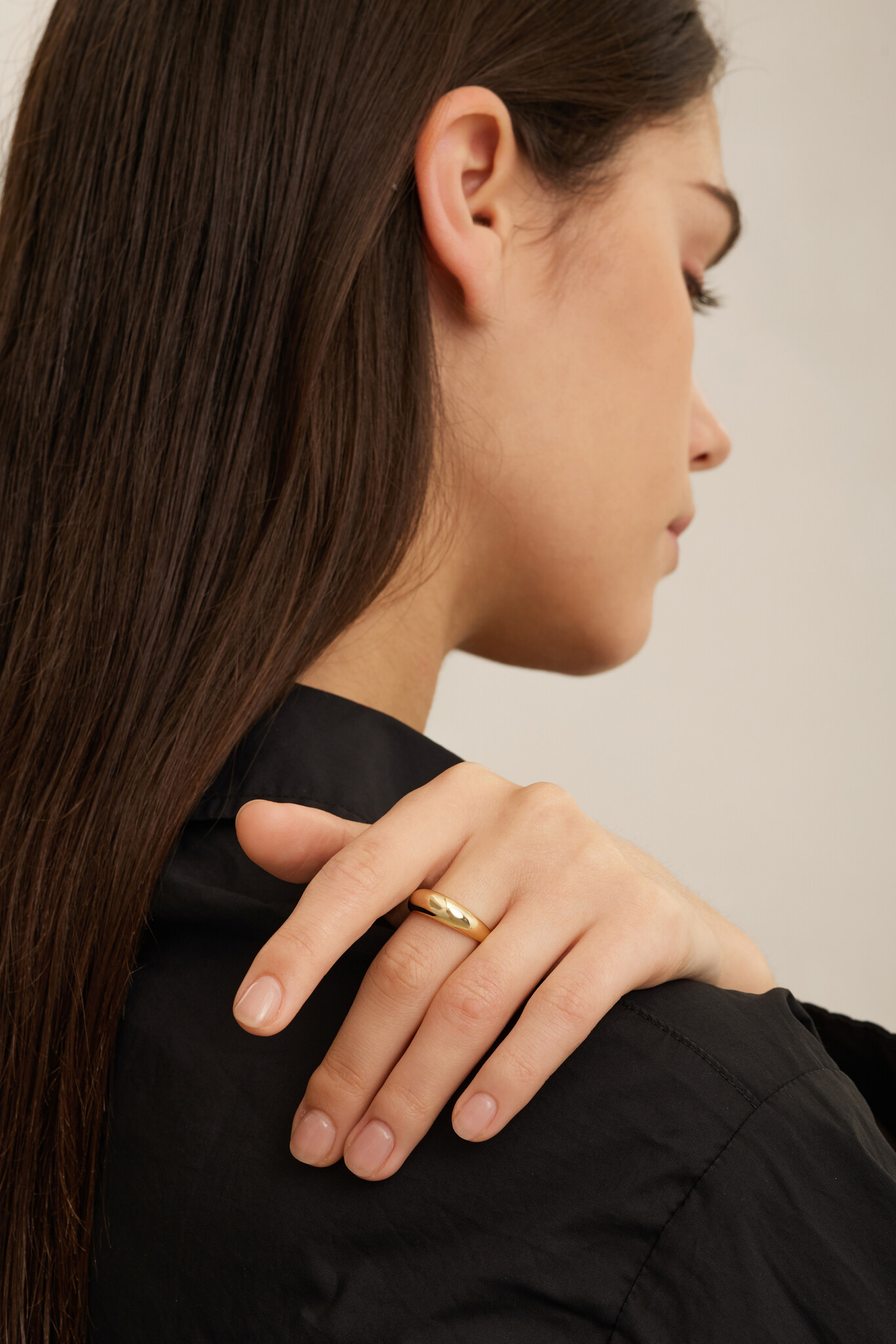Les Soeurs Ring Gilda Dome 2. Simpele ring met een exclusief gevoel. Dit stuk straalt een abstracte maar stijlvolle sfeer...