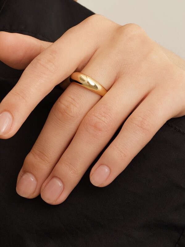 Les Soeurs Ring Gilda Dome 3. Simple ring with an exclusive feel. This piece exudes an abstract yet classy vibe for every...