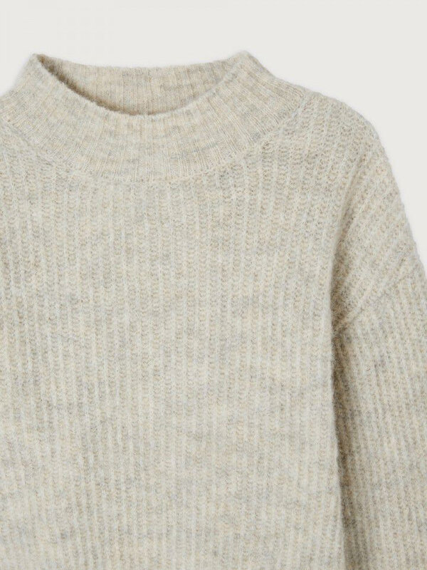 American Vintage Knitted jumper East 6. Cuddle up in one of the softest sweaters of this season. It features a classic re...