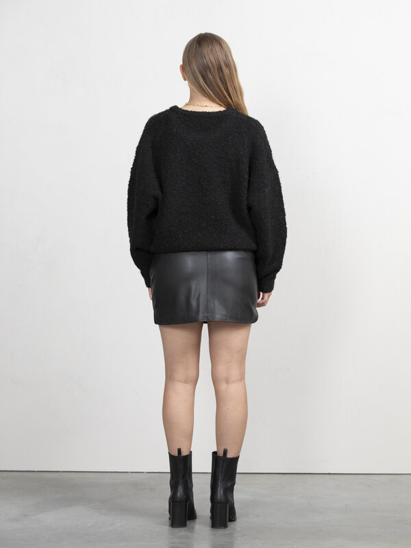 Edited Mini rok Lena 3. Laat je persoonlijke stijl stralen met dit opvallende mini rokje, gemaakt van hoogwaardig PU-mate...