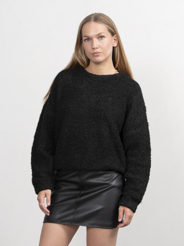 Edited Mini-jupe Lena 3. Laissez briller votre style personnel avec cette mini-jupe saisissante, confectionnée en PU de h...