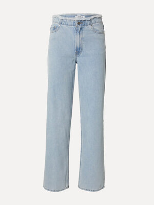 Jeans Aya. Een goede jeans raakt nooit uit de mode. Deze wide leg jeans heeft een flatterende hoge taille en een silhouet...