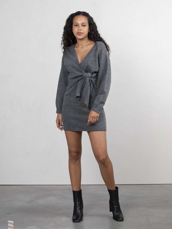 Edited Robe en maille Loran 1. Une robe en tricot est un incontournable lorsque les températures commencent à baisser. Le...