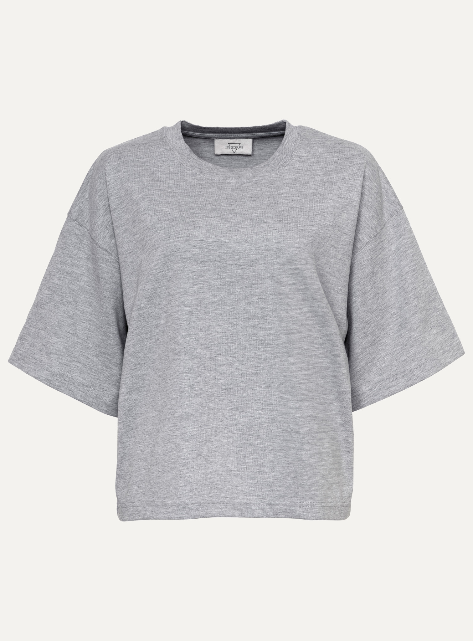Les Soeurs Boxy T-Shirt Tiara 2. Mettez à jour vos basiques cette saison avec ce T-shirt à la coupe boxy confortable. Fab...