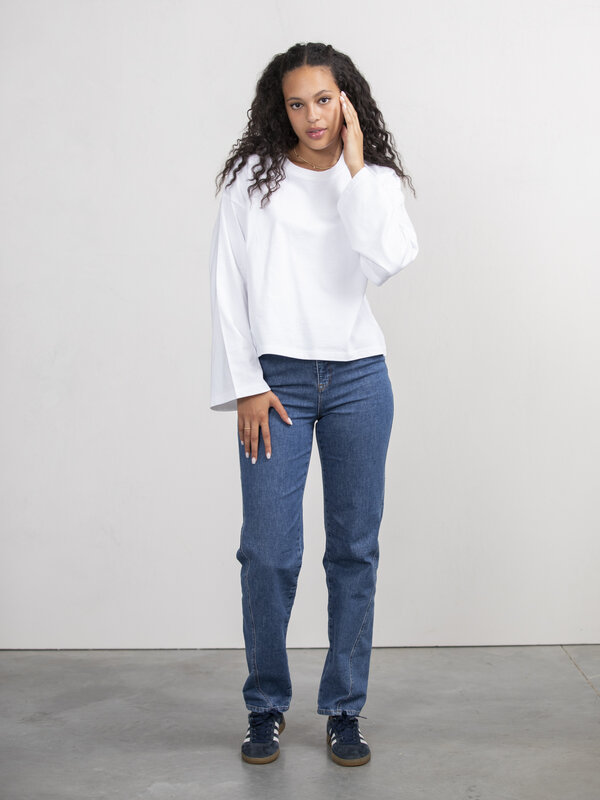 Selected Straight-leg jean Naomi 3. Remplacez votre collection de denim avec ce jean. Ce modèle est doté d'une taille hau...