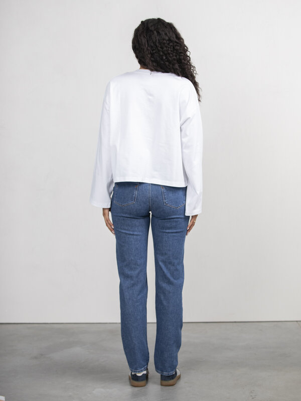 Selected Rechte jeans Naomi 5. Vernieuw je denimcollectie met deze straight-leg jeans. Het heeft een hoge taille en een r...