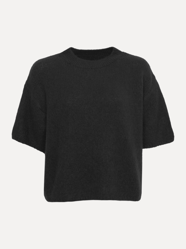 Le Marais Knitted jumper Dora 2. This casual knitted sweater with short sleeves is a must-have for your everyday outfits....