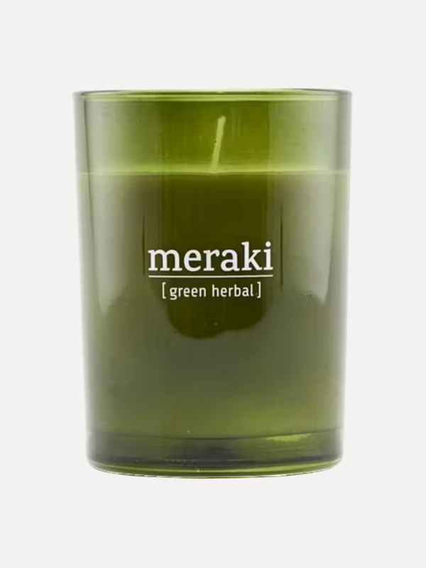 Meraki Bougie parfumée Green Herbal 1. La bougie parfumée Scandinavian Garden est fabriquée en cire de soja et est un pro...