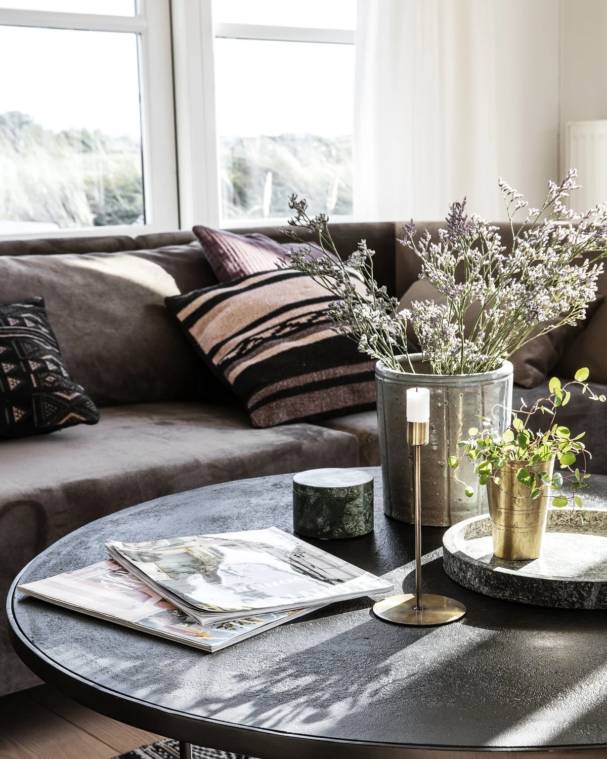 House Doctor Bougeoir Anit 2. Les bougies sont la décoration parfaite pour rendre votre salon confortable. Combinez ces b...
