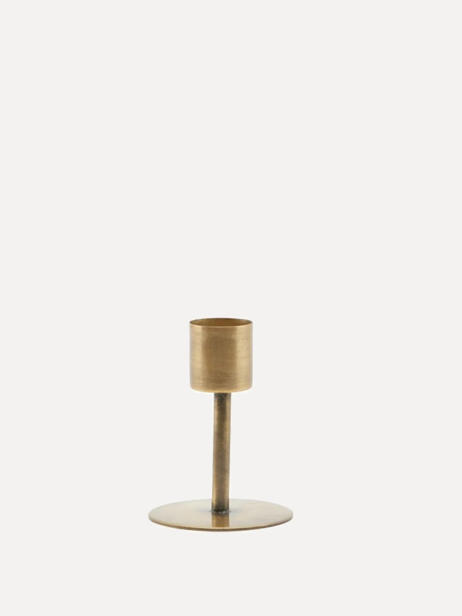House Doctor Candle holder Anit 1. Candles create a cozy and warm atmosphere in the room. A beautiful iron candle holder ...