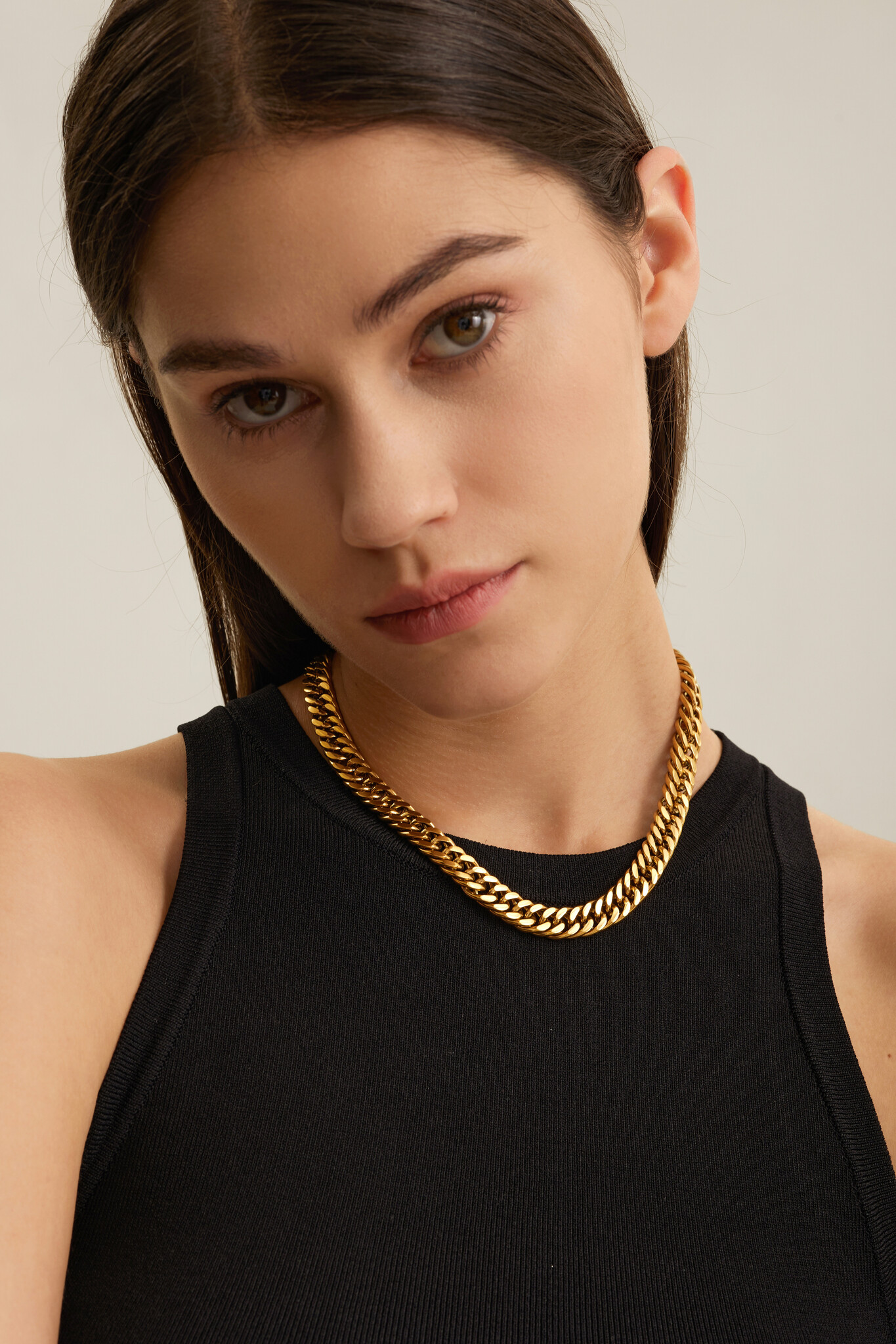 Les Soeurs Ketting Raya Cuban Chain 2. Vestig de aandacht op je nek met deze stijlvolle curb ketting. Deez schakel kettin...
