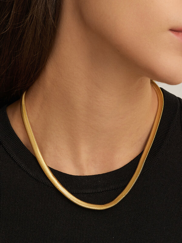Les Soeurs Collier Rana Herringbone 3. Portez ce collier à chevrons seul pour un look minimaliste ou associez-le à d'autr...