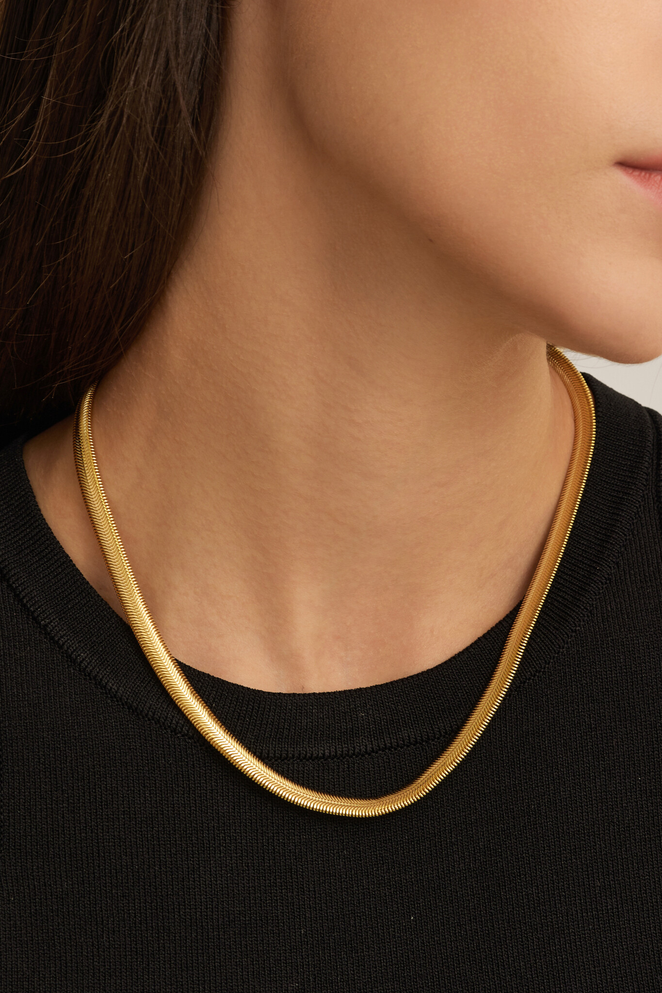 Les Soeurs Ketting Rana Herringbone 3. Draag deze ketting met visgraat motief alleen voor een minimalistische look of com...