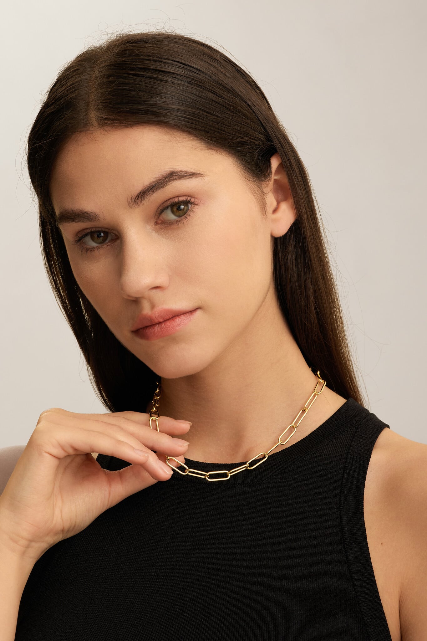 Les Soeurs Collier Rana Big Chain 2. Ce collier à maillons en or 14 carats est conçu pour être porté tous les jours et s'...